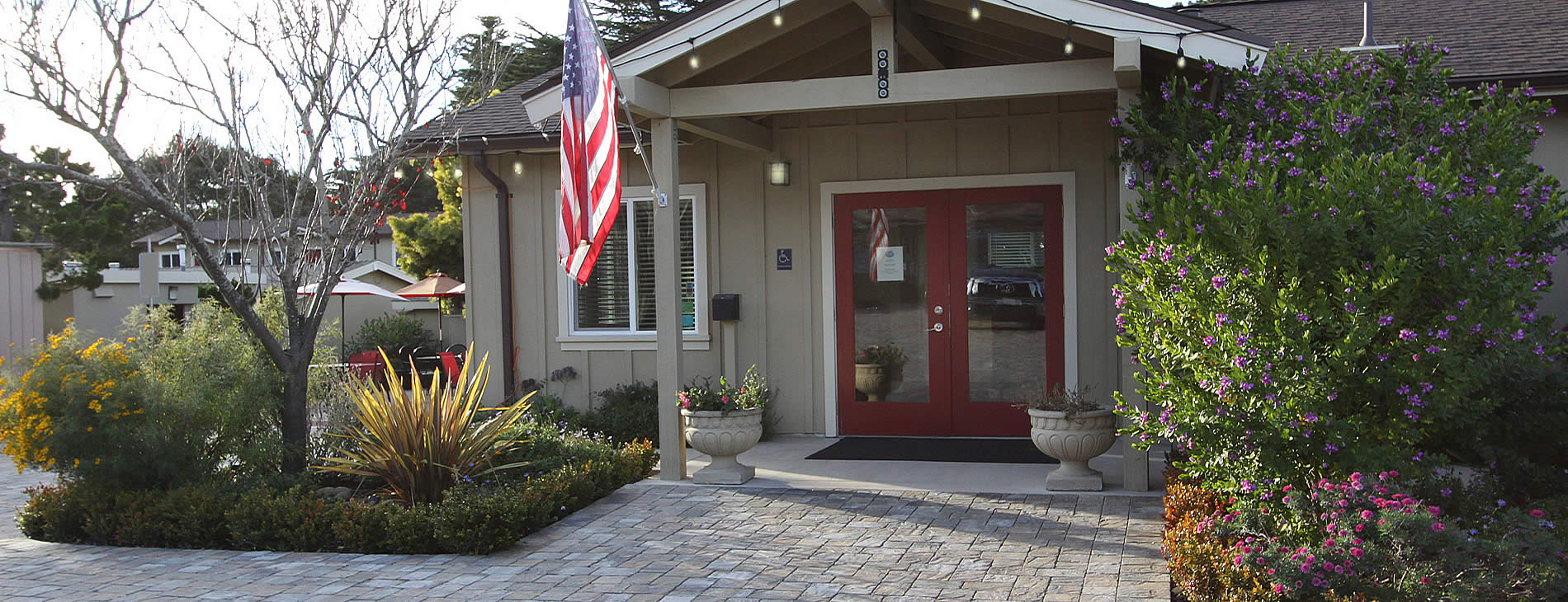 monterey peninsula inn front of building