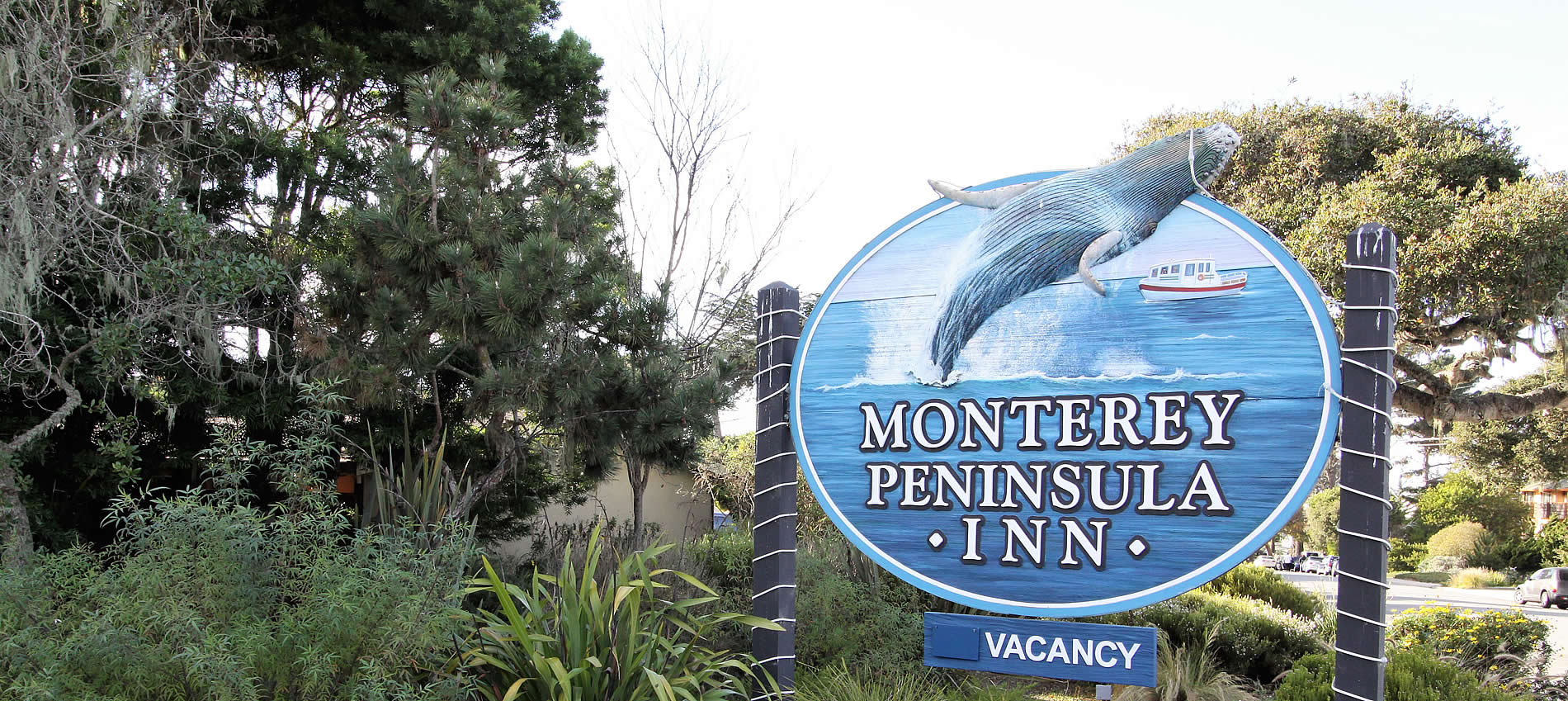 monterey peninsula inn sign